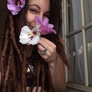 Meet your Posher, Teauni